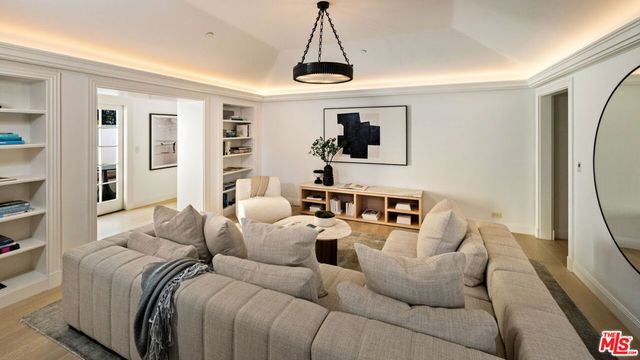 111 N Mapleton Drive, Los Angeles, CA 90077