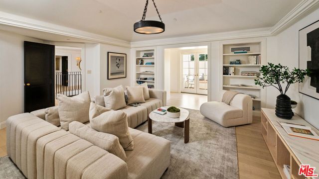 111 N Mapleton Drive, Los Angeles, CA 90077