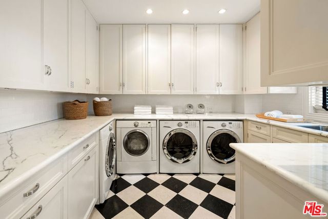 111 N Mapleton Drive, Los Angeles, CA 90077