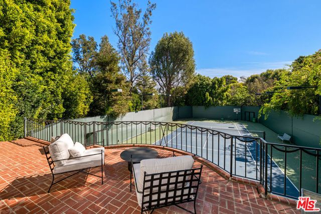 111 N Mapleton Drive, Los Angeles, CA 90077