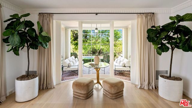 111 N Mapleton Drive, Los Angeles, CA 90077