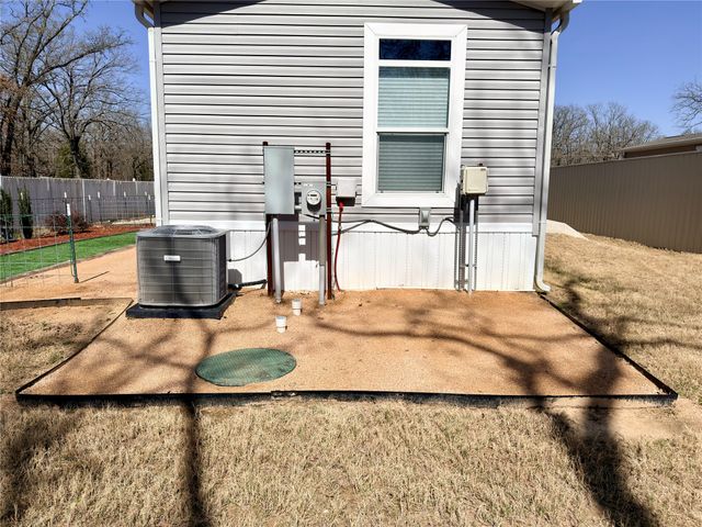 229 Forest Lane Drive B, Mabank, TX 75156