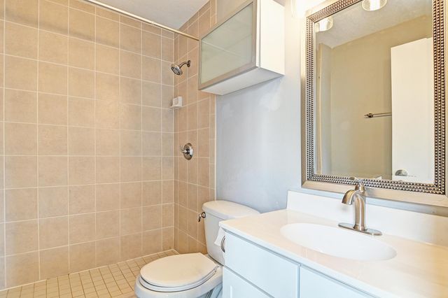 50 Groveland Terrace C209, Minneapolis, MN 55403