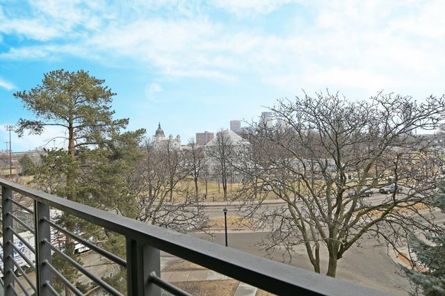 50 Groveland Terrace C209, Minneapolis, MN 55403