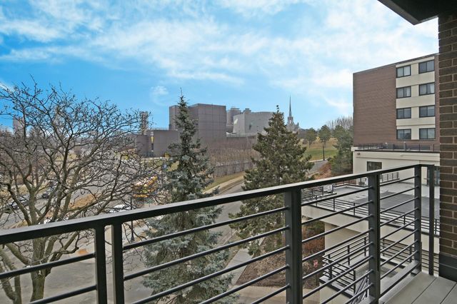 50 Groveland Terrace C209, Minneapolis, MN 55403