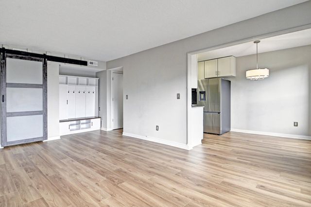 50 Groveland Terrace C209, Minneapolis, MN 55403