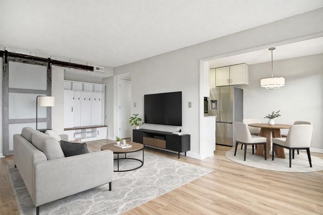 50 Groveland Terrace C209, Minneapolis, MN 55403