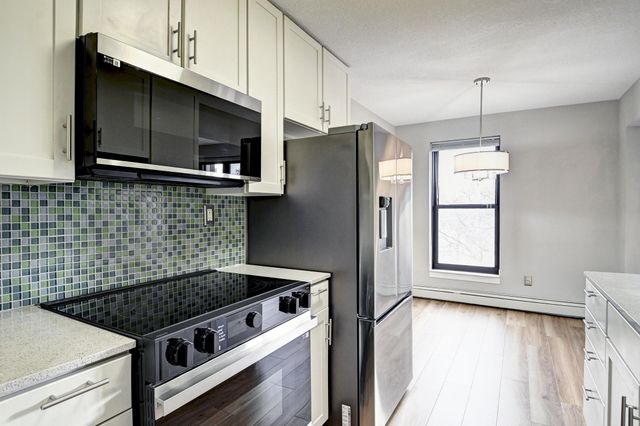 50 Groveland Terrace C209, Minneapolis, MN 55403