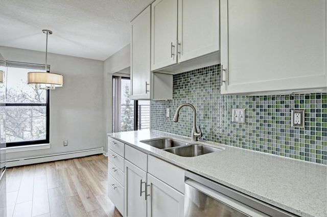 50 Groveland Terrace C209, Minneapolis, MN 55403