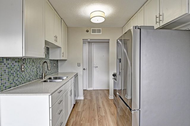 50 Groveland Terrace C209, Minneapolis, MN 55403