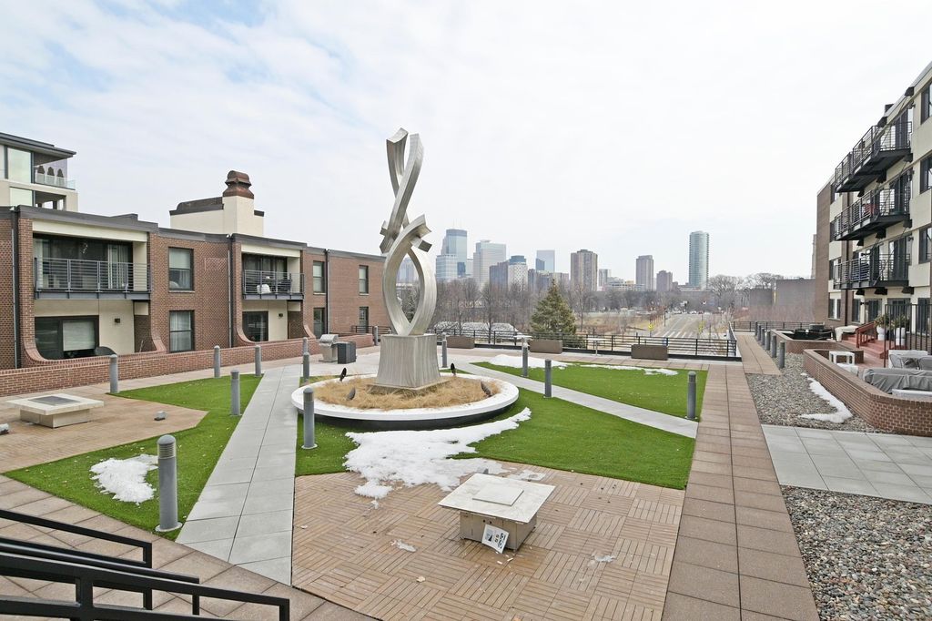 50 Groveland Terrace C209, Minneapolis, MN 55403