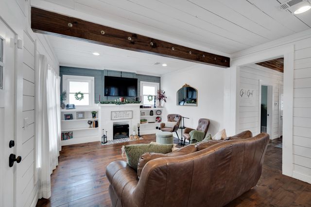 111 Mckenzie Street, Waxahachie, TX 75165