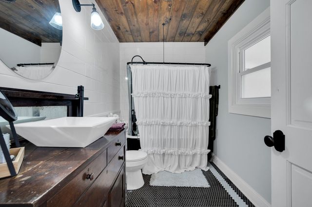 111 Mckenzie Street, Waxahachie, TX 75165