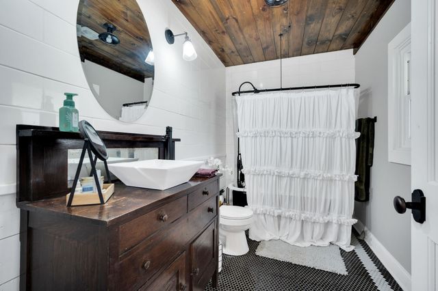 111 Mckenzie Street, Waxahachie, TX 75165