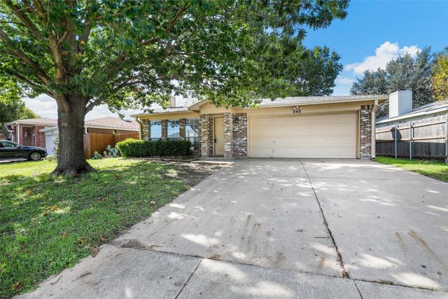 548 Blue Haze Drive, Fort Worth, TX 76108