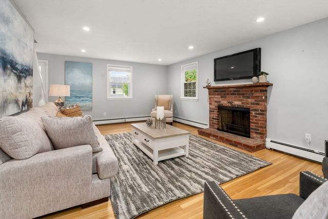 4 Brigham Ct, Natick, MA 01760