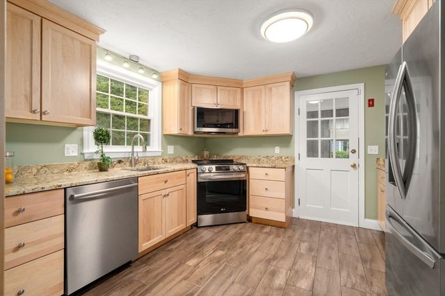4 Brigham Ct, Natick, MA 01760