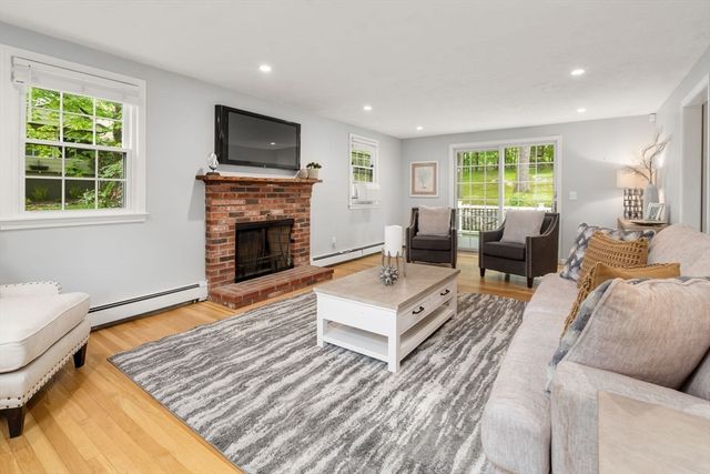 4 Brigham Ct, Natick, MA 01760