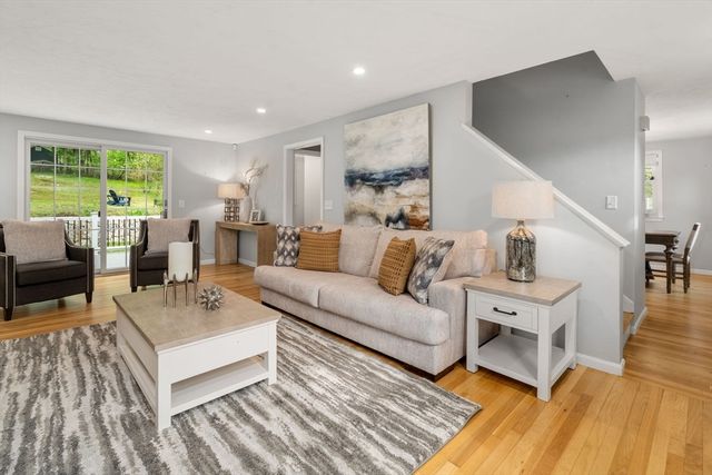 4 Brigham Ct, Natick, MA 01760