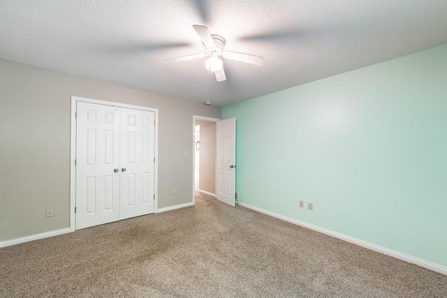 2020 MARTINSHIRE DR, Columbia, MO 65203