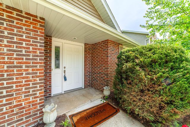2020 MARTINSHIRE DR, Columbia, MO 65203