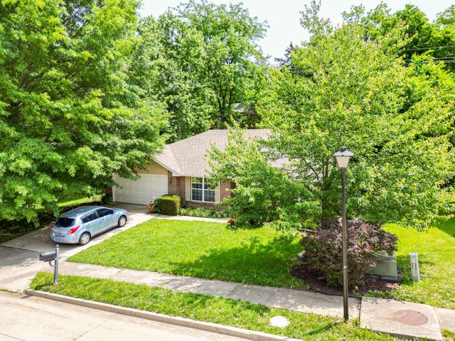 2020 MARTINSHIRE DR, Columbia, MO 65203