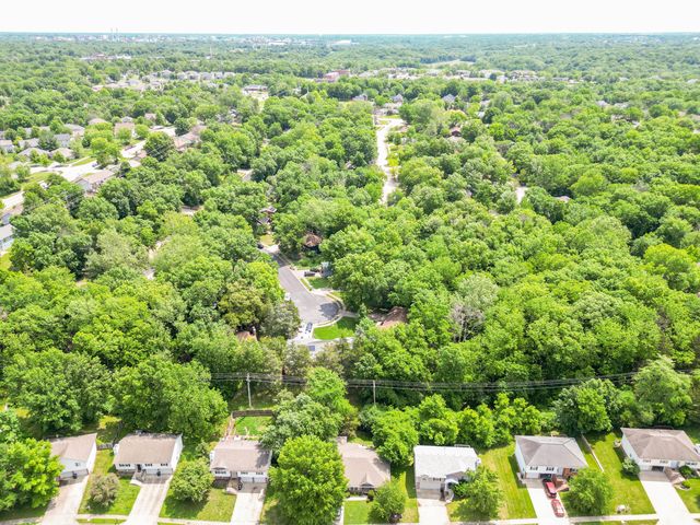 2020 MARTINSHIRE DR, Columbia, MO 65203
