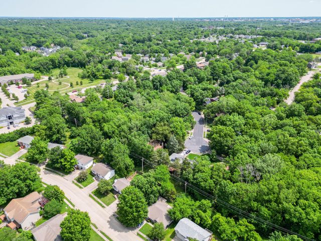 2020 MARTINSHIRE DR, Columbia, MO 65203