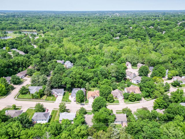 2020 MARTINSHIRE DR, Columbia, MO 65203