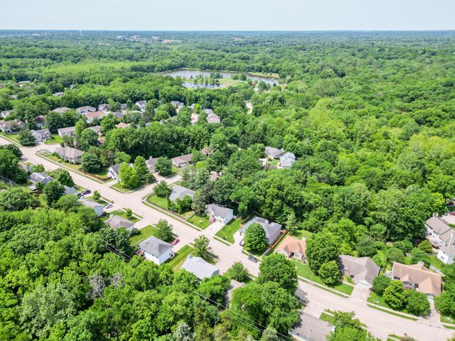 2020 MARTINSHIRE DR, Columbia, MO 65203