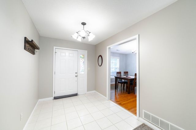 2020 MARTINSHIRE DR, Columbia, MO 65203