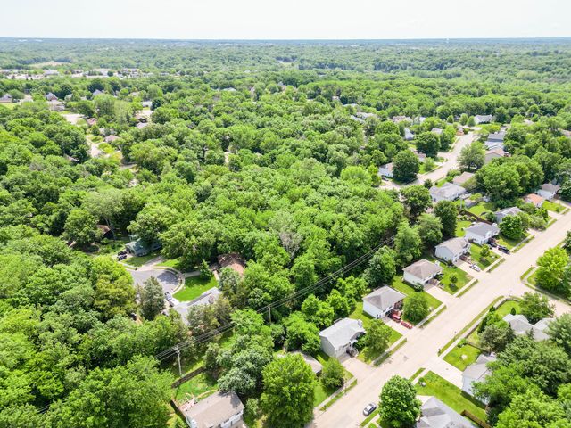 2020 MARTINSHIRE DR, Columbia, MO 65203