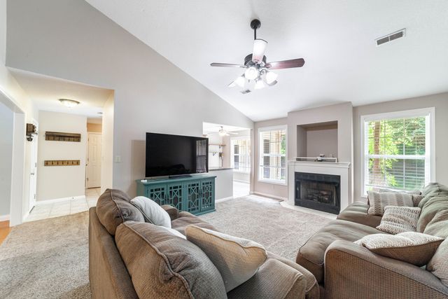 2020 MARTINSHIRE DR, Columbia, MO 65203