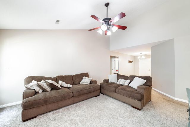 2020 MARTINSHIRE DR, Columbia, MO 65203