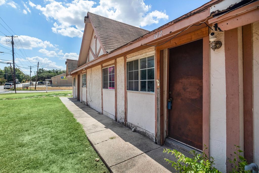 612 Meadow Park Drive, White Settlement, TX 76108 — photo 2