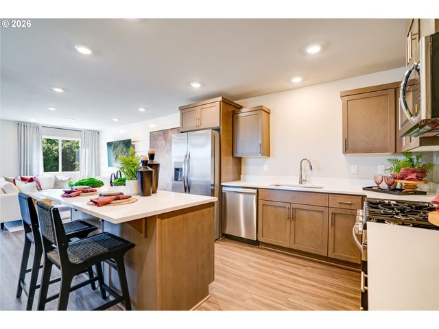839 KIRKSEY St, Woodburn, OR 97071