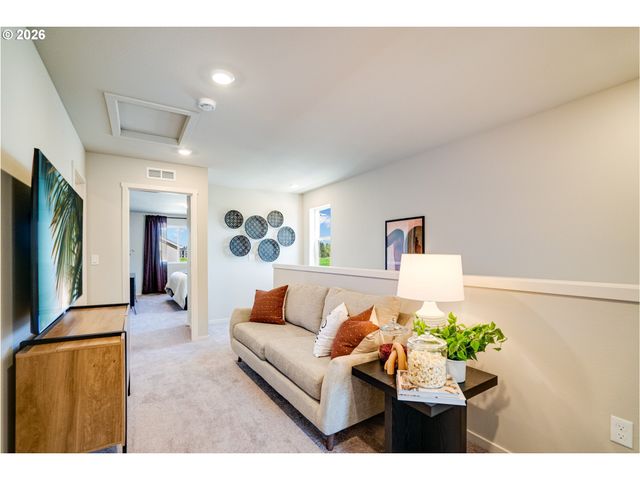 839 KIRKSEY St, Woodburn, OR 97071