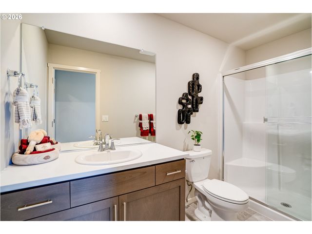 839 KIRKSEY St, Woodburn, OR 97071
