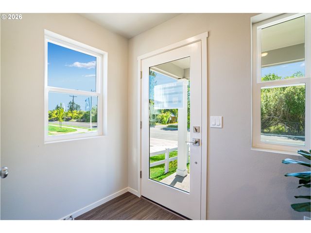 839 KIRKSEY St, Woodburn, OR 97071