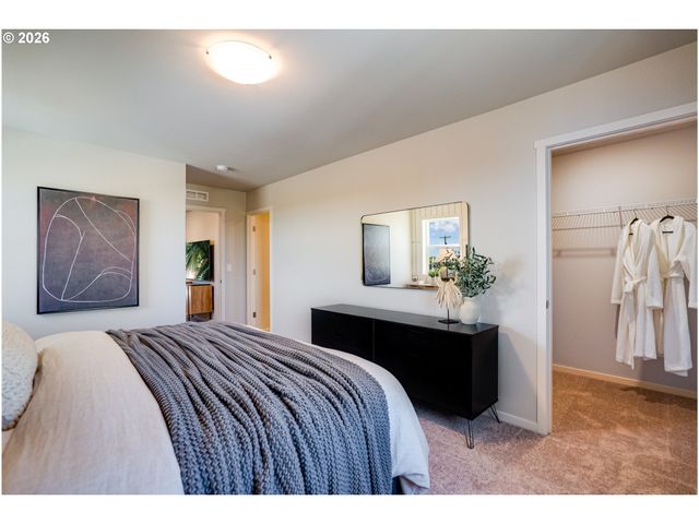 839 KIRKSEY St, Woodburn, OR 97071