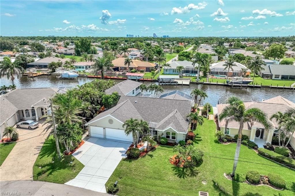 Image 1 of property listing at 1303 SE 20th CT, Cape Coral, FL 33990