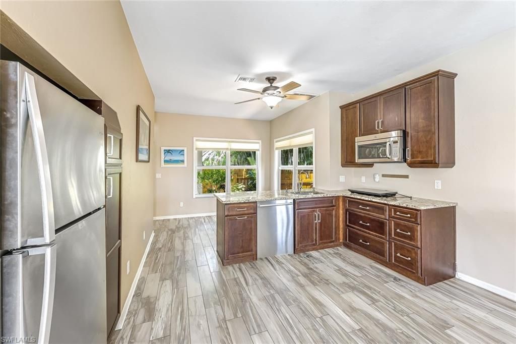 Image 20 of property listing at 1303 SE 20th CT, Cape Coral, FL 33990