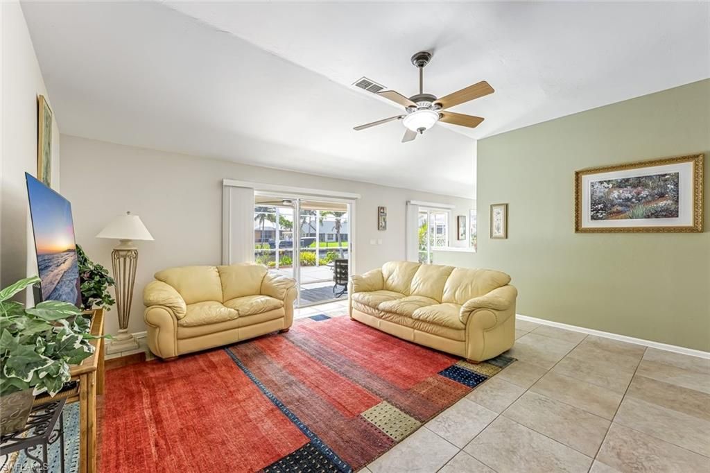 Image 3 of property listing at 1303 SE 20th CT, Cape Coral, FL 33990