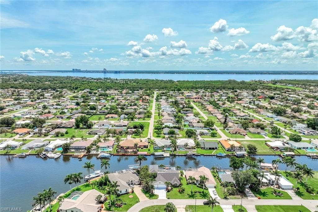 Image 33 of property listing at 1303 SE 20th CT, Cape Coral, FL 33990