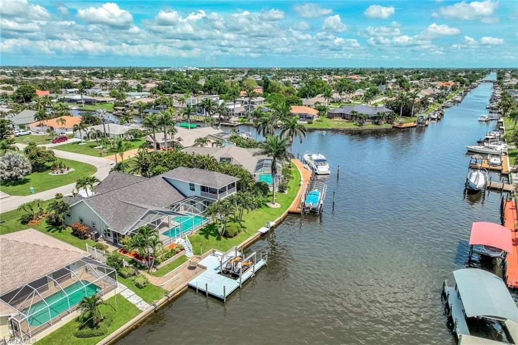 Image 36 of property listing at 1303 SE 20th CT, Cape Coral, FL 33990