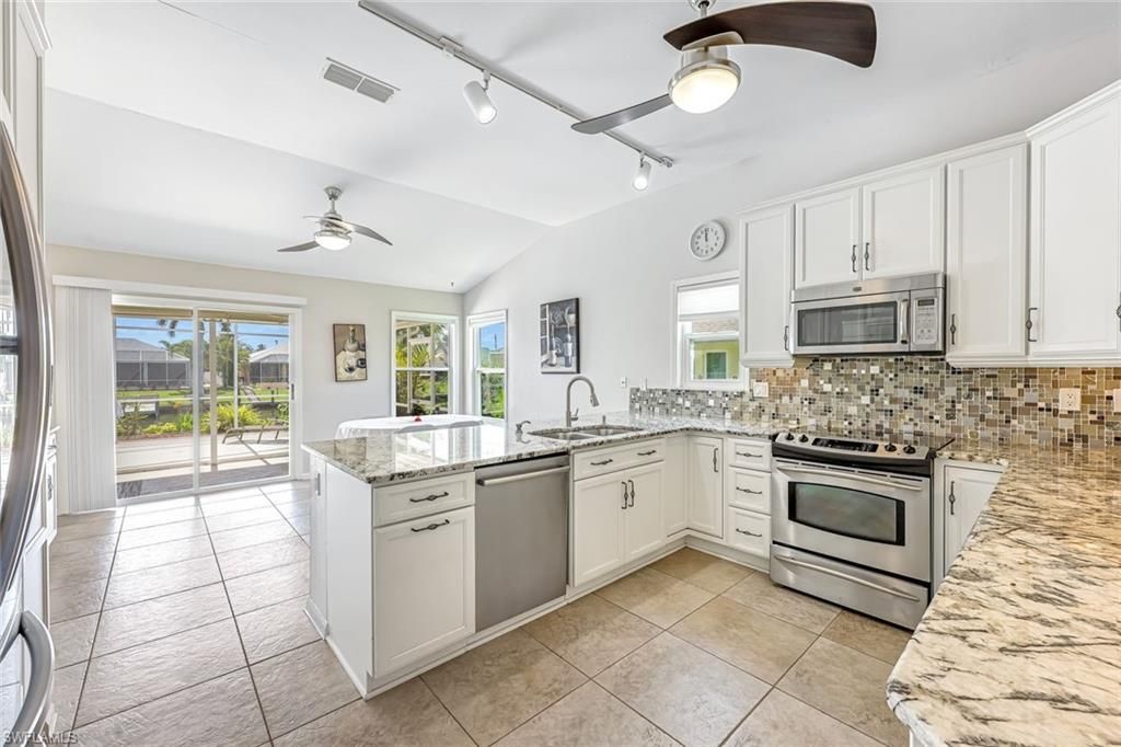 Image 7 of property listing at 1303 SE 20th CT, Cape Coral, FL 33990