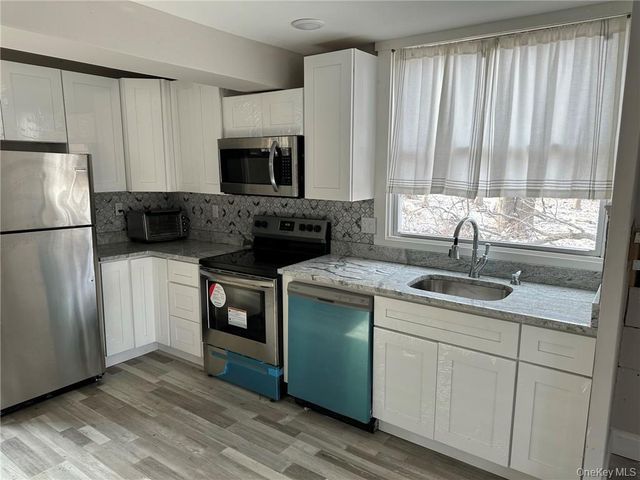 2 Hillside Road, Greenwood Lake, NY 10925