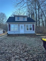 2 Hillside Road, Greenwood Lake, NY 10925