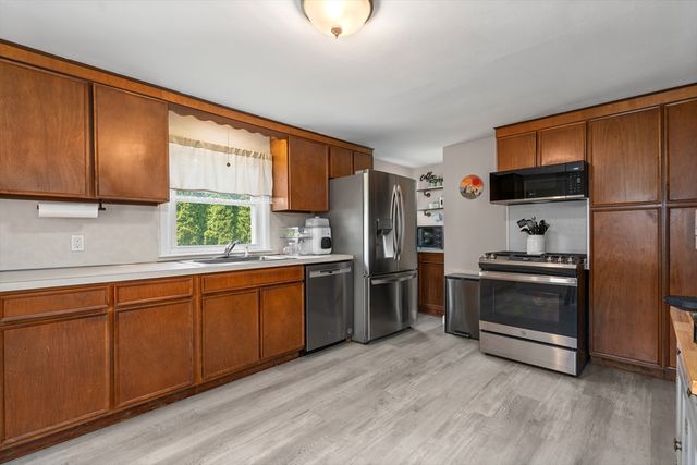 100 Norris St, Agawam, MA 01030