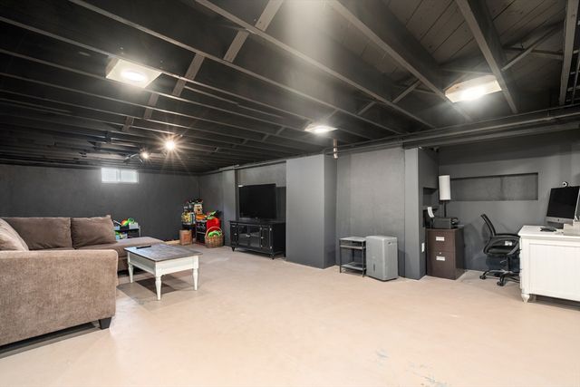 100 Norris St, Agawam, MA 01030